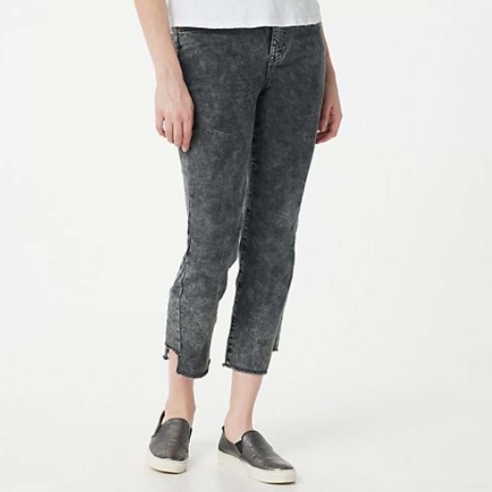 *LOGO by Lori Goldstein Petite Acid Wash Step Hem Jeans | Silver Smoke